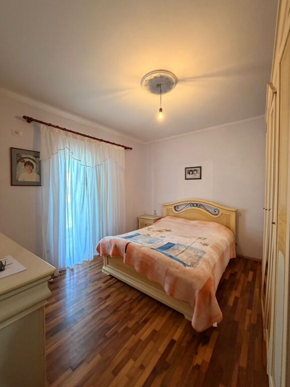 Shitet Vila 3-Kateshe – Kati i 2 i Banueshëm, Rruga Dytësore Plazh, Durrës