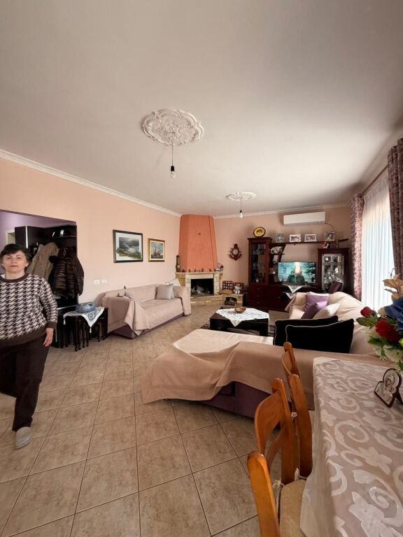 Shitet Vila 3-Kateshe – Kati i 2 i Banueshëm, Rruga Dytësore Plazh, Durrës