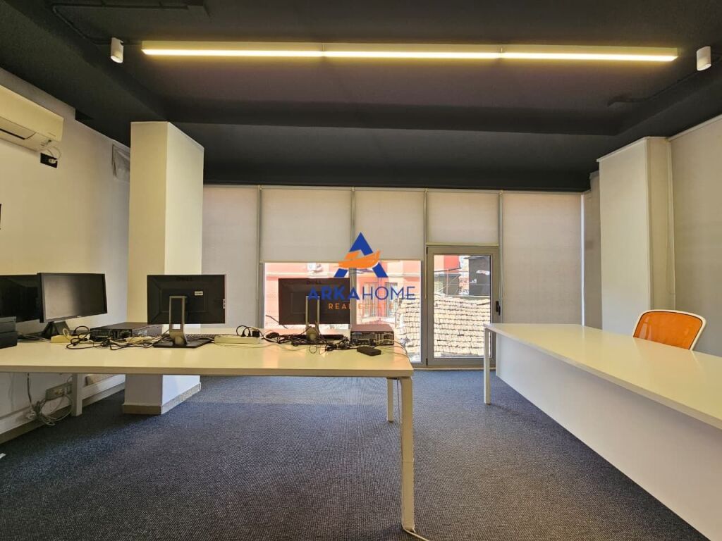 JEPET AMBIENT ZYRE ME QERA 72M2 "PAZARI I RI" 1100 EURO - View 3