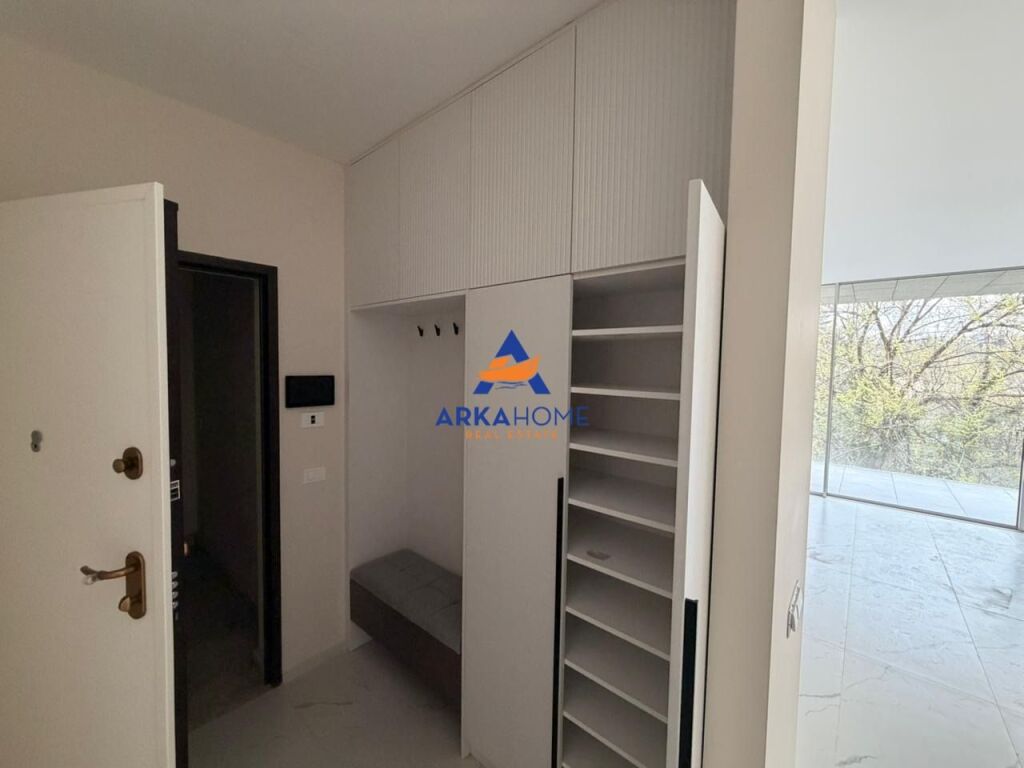 FOR RENT APARTMENT 3+1+2 BALCONIES FOR RESIDENTIAL/OFFICE "IN BLLOK" 4000 EURO (NEGOTIABLE)