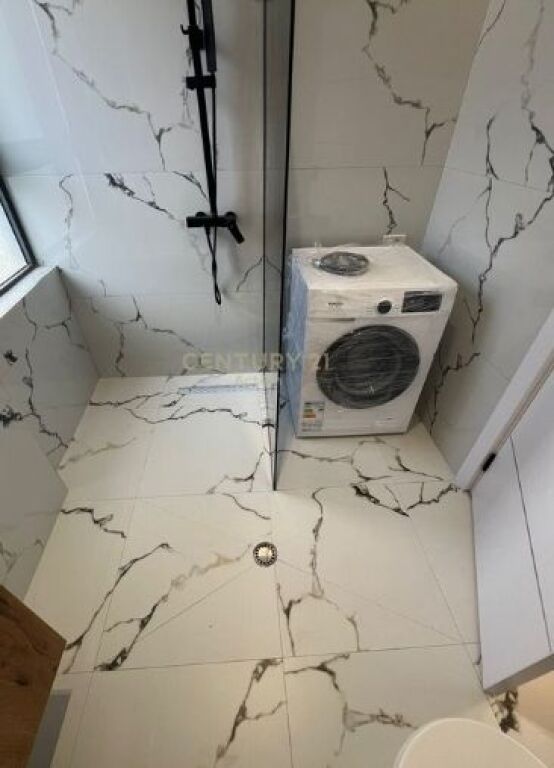 Shitet Apartament 2+1