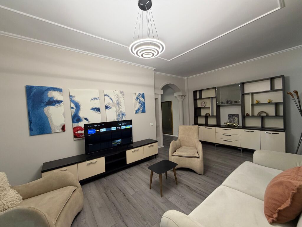 Apartament 2+1+2 per qira Rruga e Barrikadave !