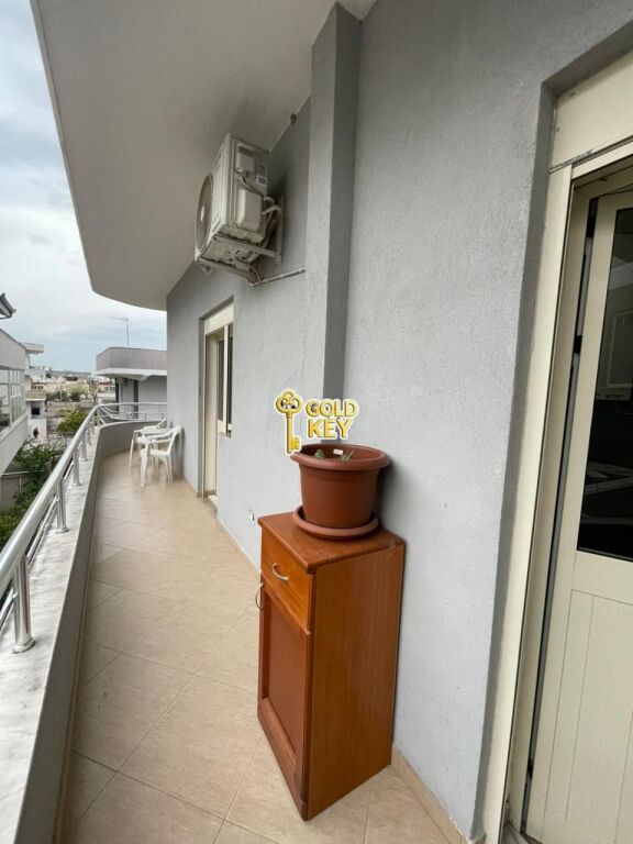 🏡 APARTAMENT ME QERA 2+1 + 2 BANJO – Pranë Vivas Hotel, Plazh Durrës