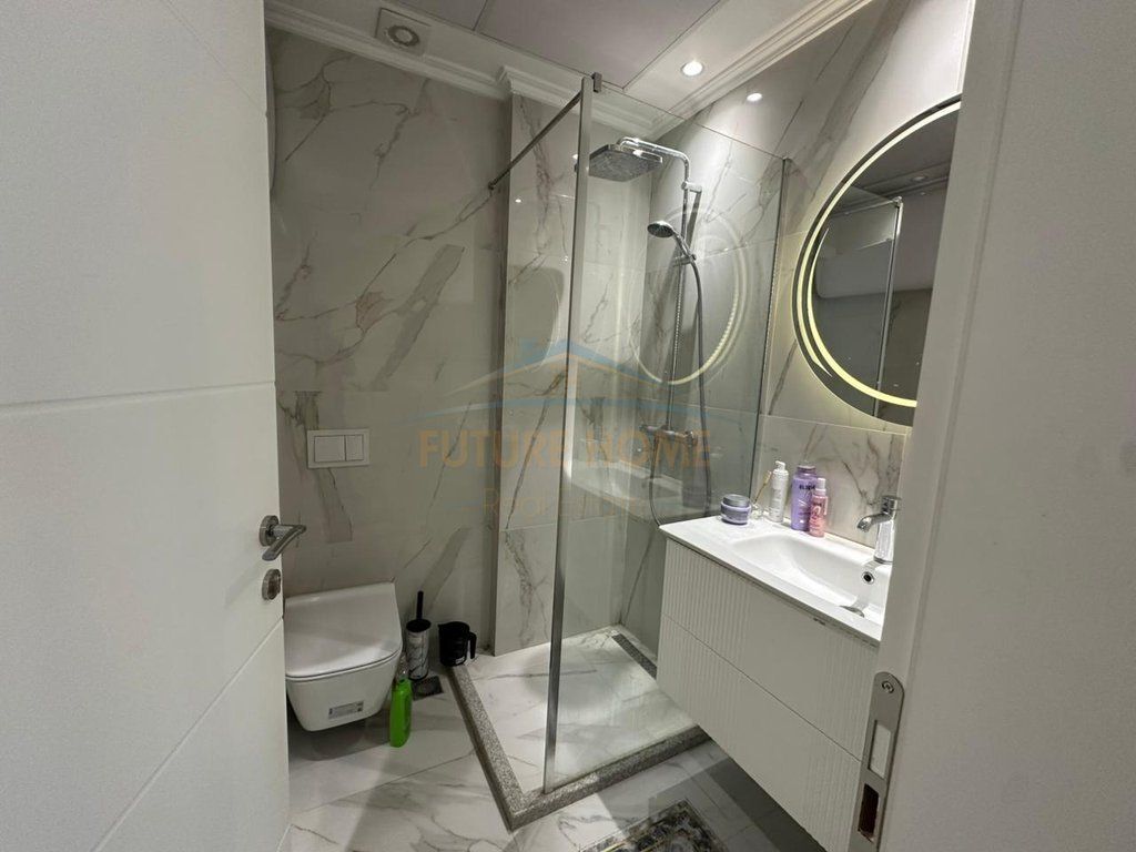 Qera apartament 2+1+2+poste parkimi, Ish parku i autobuzave