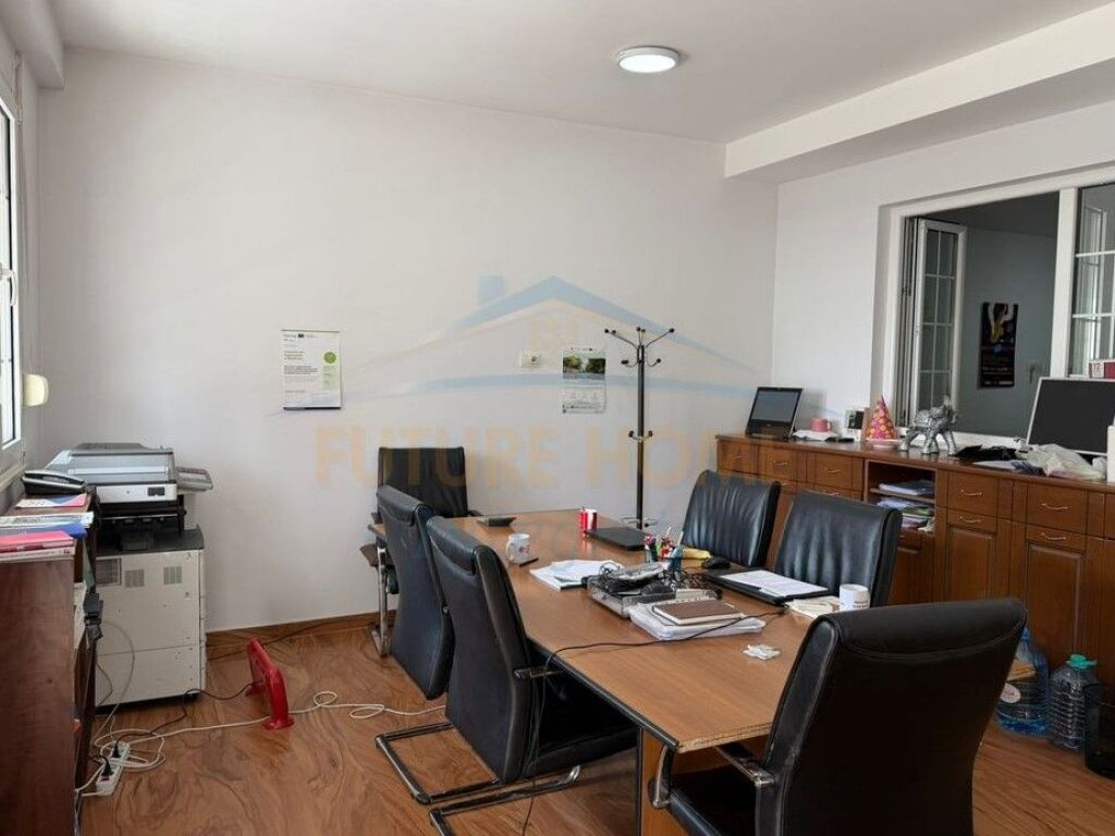 Qera, Apartament 2+1 për zyra, Qendër, Tiranë.
