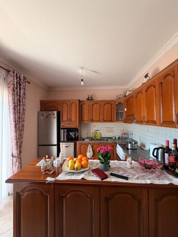 Shitet Vila 3-Kateshe – Kati i 2 i Banueshëm, Rruga Dytësore Plazh, Durrës