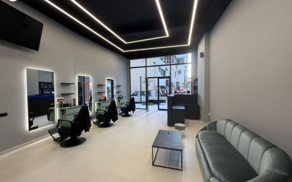 Shitet biznesi Barber Shop modern te Pazari ri