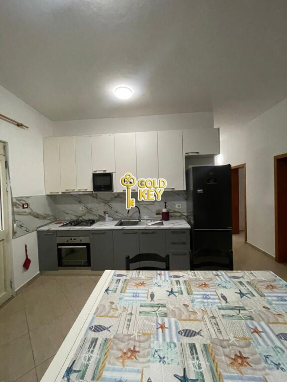 🏡 APARTAMENT ME QERA 2+1 + 2 BANJO – Pranë Vivas Hotel, Plazh Durrës