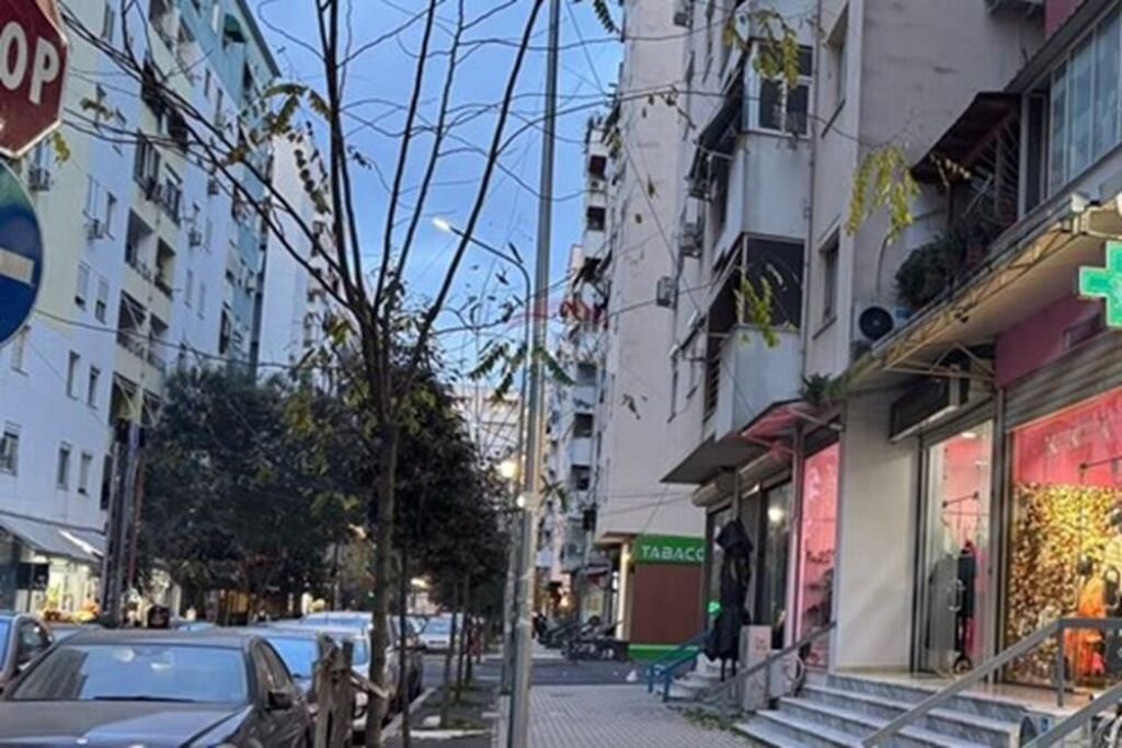 Dyqan për shitje në Yzberisht