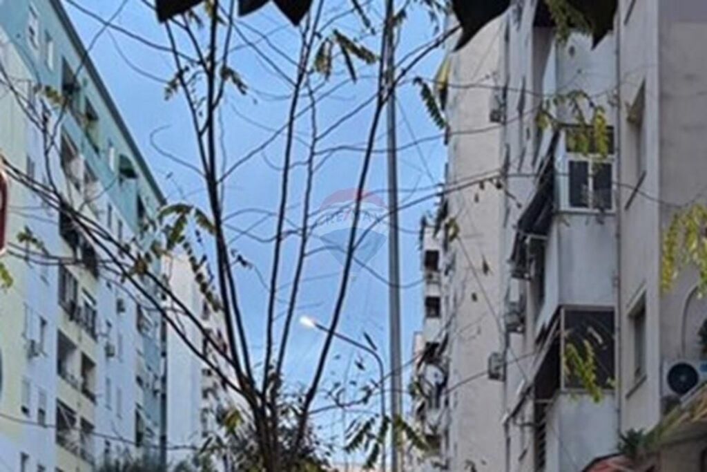 Dyqan për shitje në Yzberisht