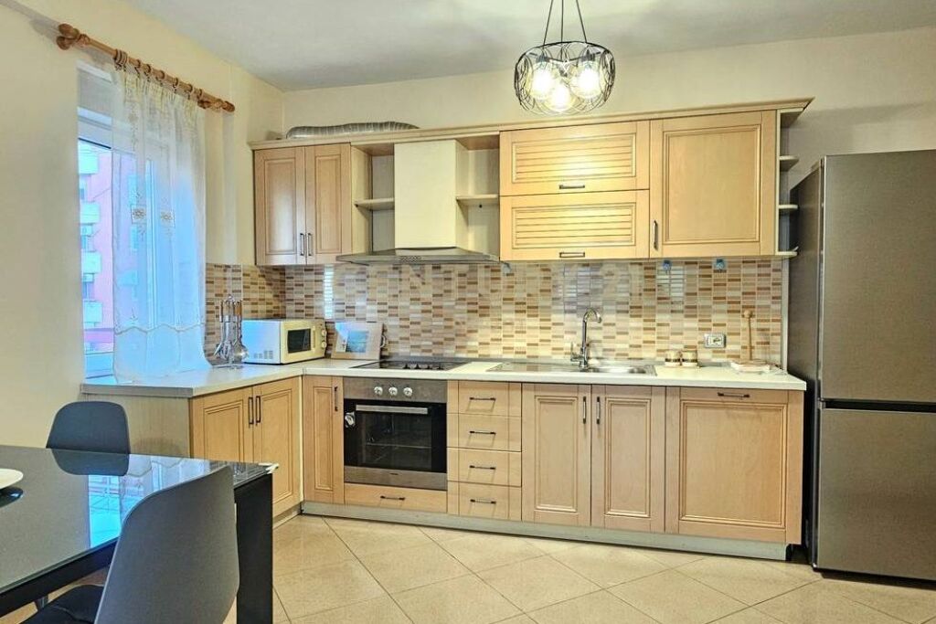 Apartament 2+1+2+ Post Parkimi , Liqeni i Thate