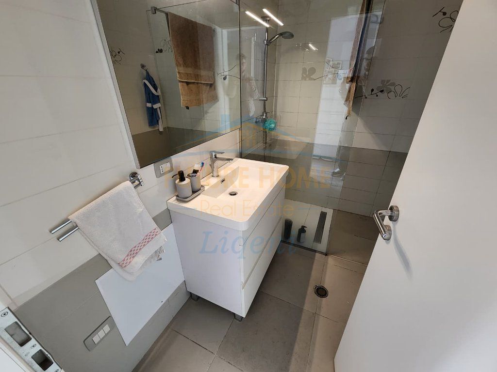 In vendita, Appartamento 3+1+Posto Auto, Lago Secco, Tirana.