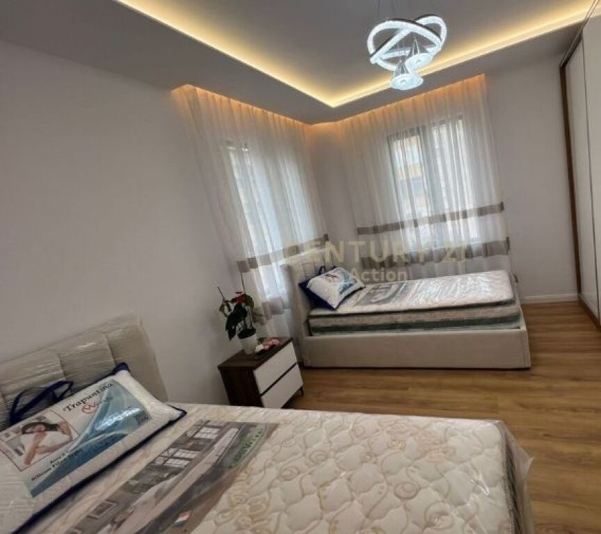 Shitet Apartament 2+1
