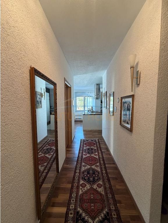Shitet apartament 2+1+2 , Fresku tek shkolla 17 shkurti