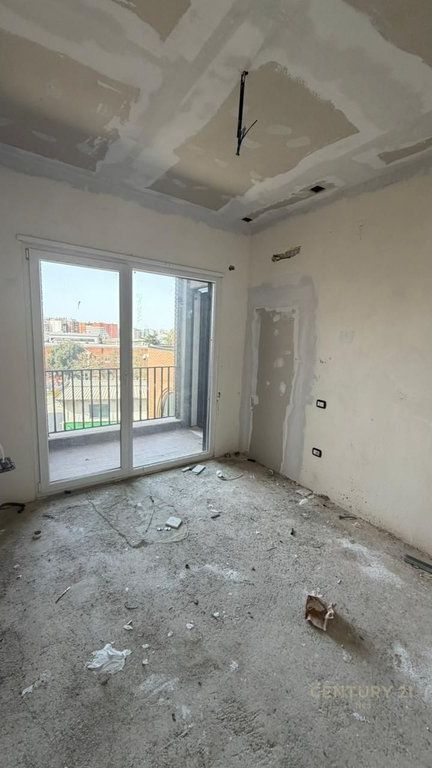 Apartament 1+1 per shitje tek Rr.Kavajes!