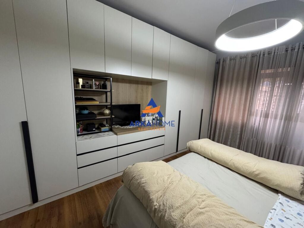AFFITTASI APPARTAMENTO 1+1+BALCONE "VIA MEHDI FRASHERI (VICINO LAKE VIEW)" 800 EURO