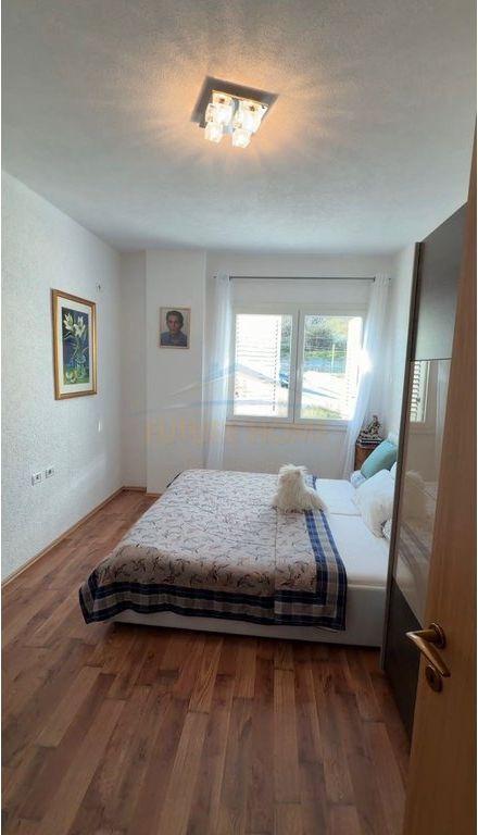 Shitet apartament 2+1+2 , Fresku tek shkolla 17 shkurti