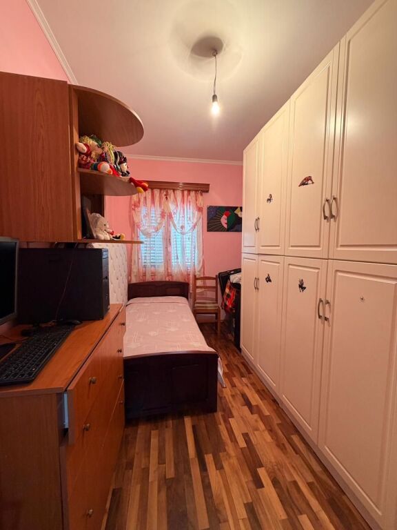 Shitet Vila 3-Kateshe – Kati i 2 i Banueshëm, Rruga Dytësore Plazh, Durrës