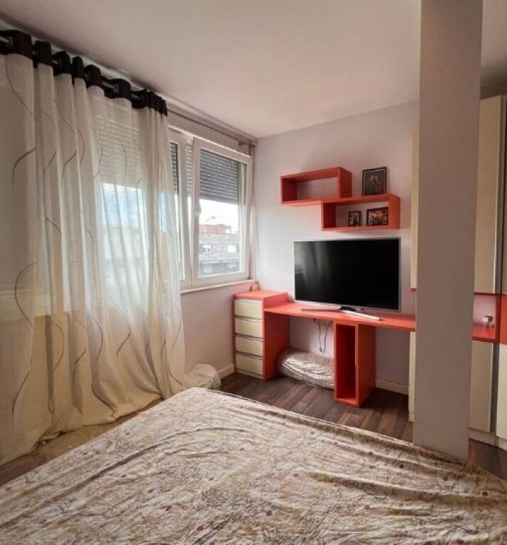 Vendesi in vendita Appartamento 2+1+2 – Palazzo Nuovo con Ascensore