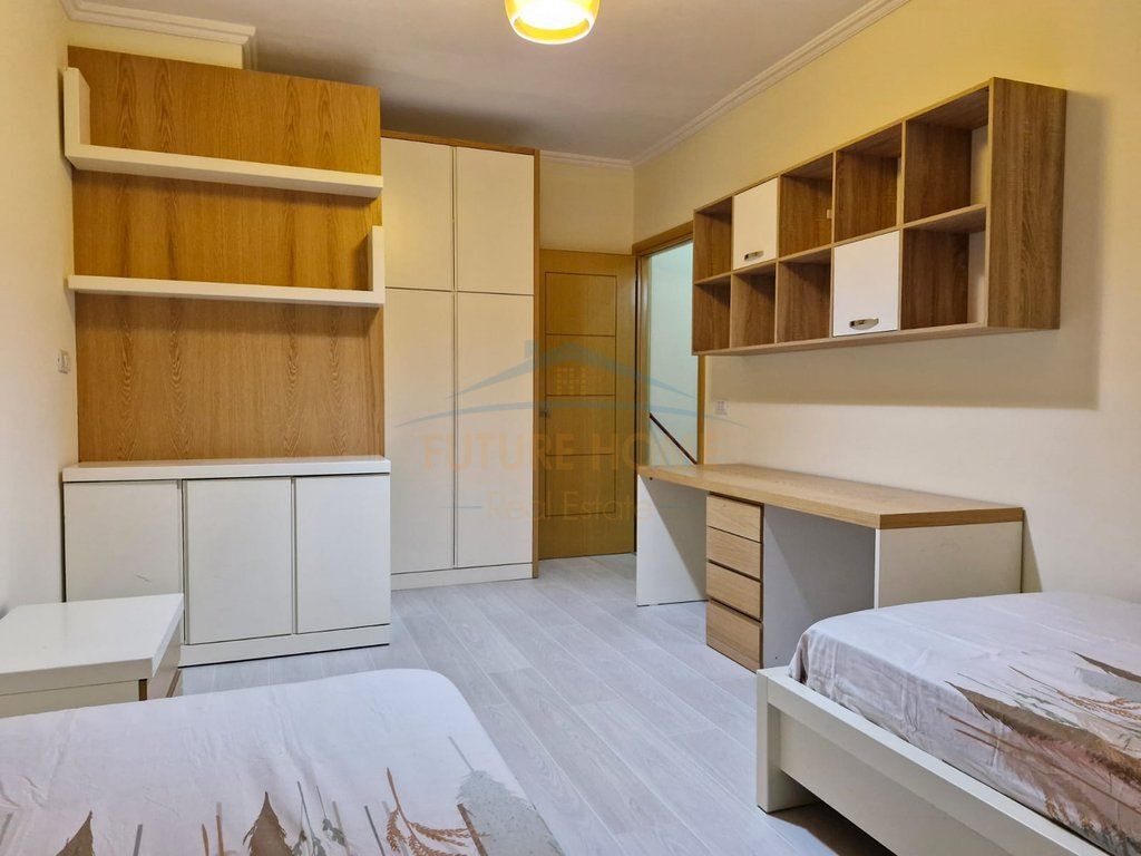 In vendita, Appartamento 3+1+2, Porcelan, Tirana