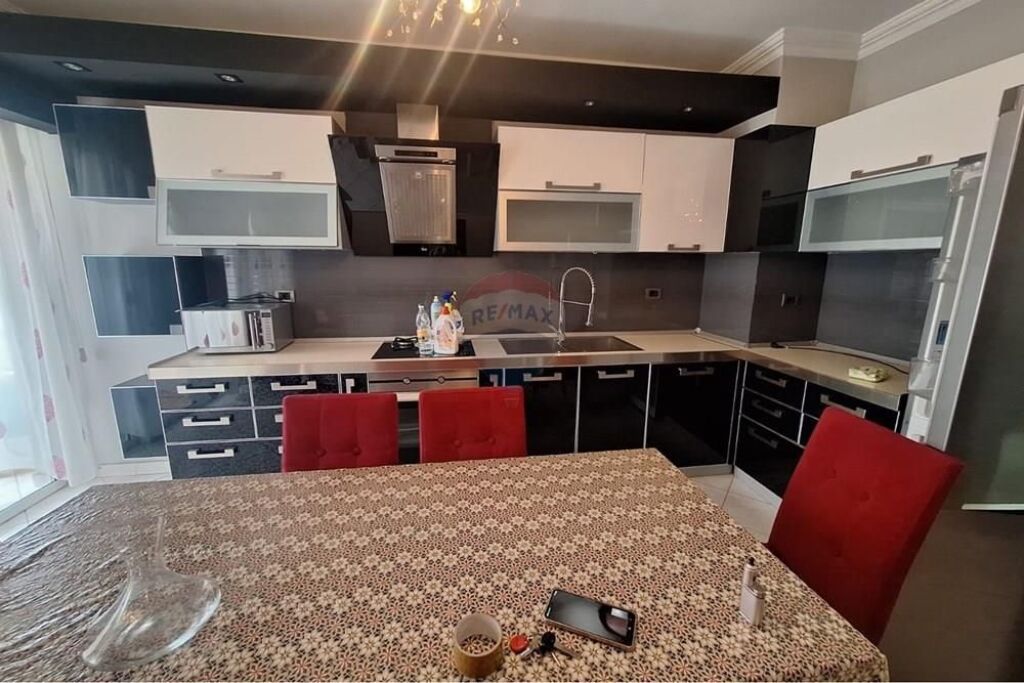 Apartament - Për Shitje - Rruga Dritan Hoxha, Tiranë