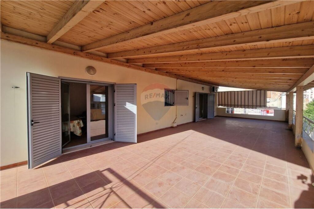 Apartament Ekskluziv 3+1+2 + Verandë në Shitje