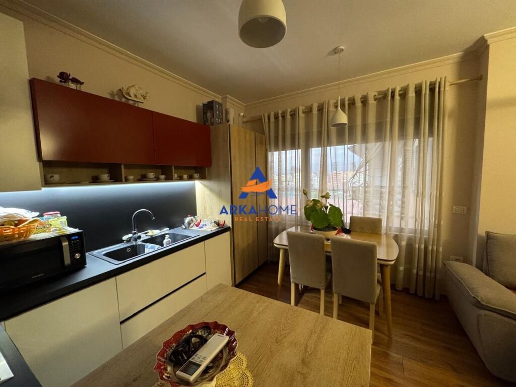 AFFITTASI APPARTAMENTO 1+1+BALCONE "VIA MEHDI FRASHERI (VICINO LAKE VIEW)" 800 EURO