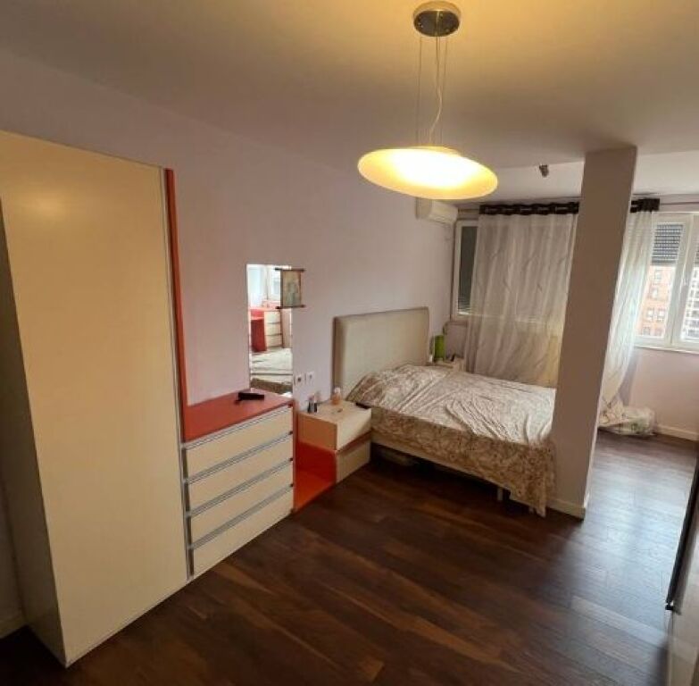 Vendesi in vendita Appartamento 2+1+2 – Palazzo Nuovo con Ascensore