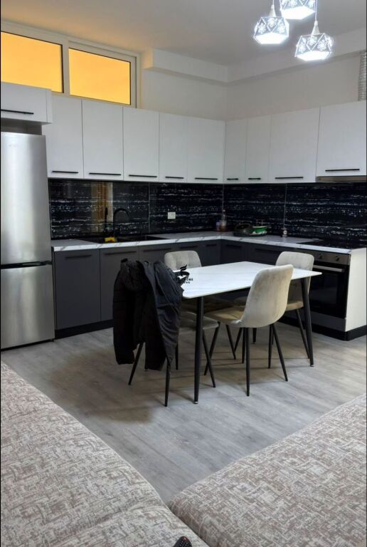 APARTAMENT ME QERA 2+1 5 MAJ 70.000 LEKE  FH-66209