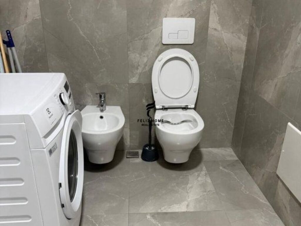 APARTAMENT ME QERA 2+1+2 RRUGA E KAVAJES 65.000 LEKE FH-66167