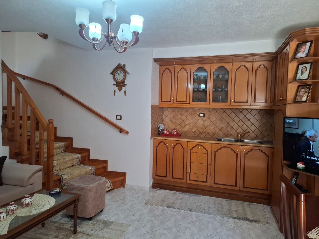 VILLA IN VENDITA  DUNAVAT  2 GJIROKASTER