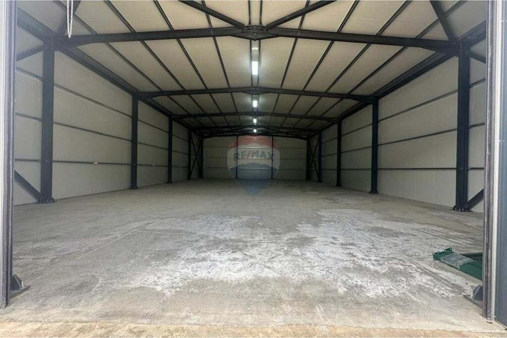 Shop/Warehouse - For Rent - Myslym Keta Street, Tirana