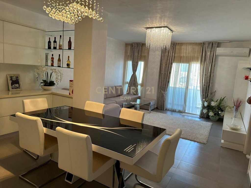 Appartamento 2+1 in affitto vicino alla Scuola Eftali Koci, Durrës!