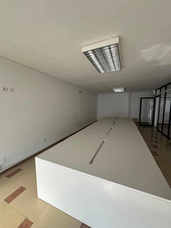 Business premises for rent – Ideal for Call Center in the center of Durres