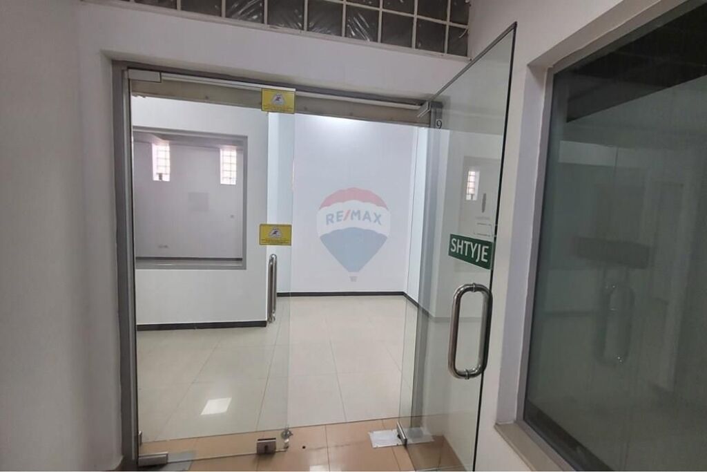 🏢 Zyrë për qira 140 m² – Rruga Myslym Shyri (Islam Alla)