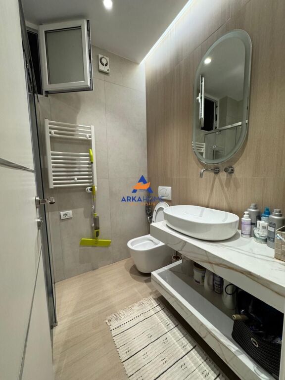 AFFITTASI APPARTAMENTO 1+1+BALCONE "VIA MEHDI FRASHERI (VICINO LAKE VIEW)" 800 EURO