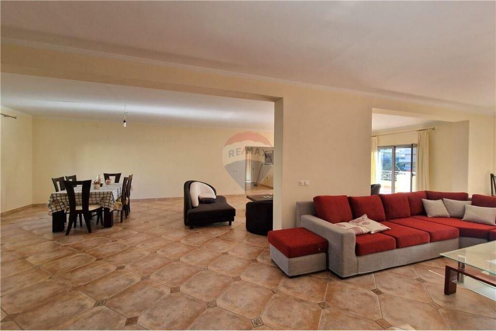 Apartament Ekskluziv 3+1+2 + Verandë në Shitje