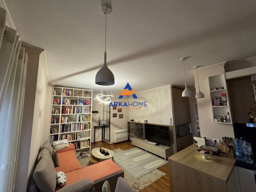 AFFITTASI APPARTAMENTO 1+1+BALCONE "VIA MEHDI FRASHERI (VICINO LAKE VIEW)" 800 EURO