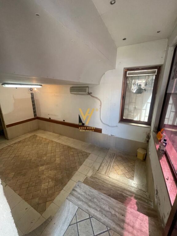 IN VENDITA NEGOZIO DUPLEX 20 M2 IN VIA DURRES 14.000.000 LEKE