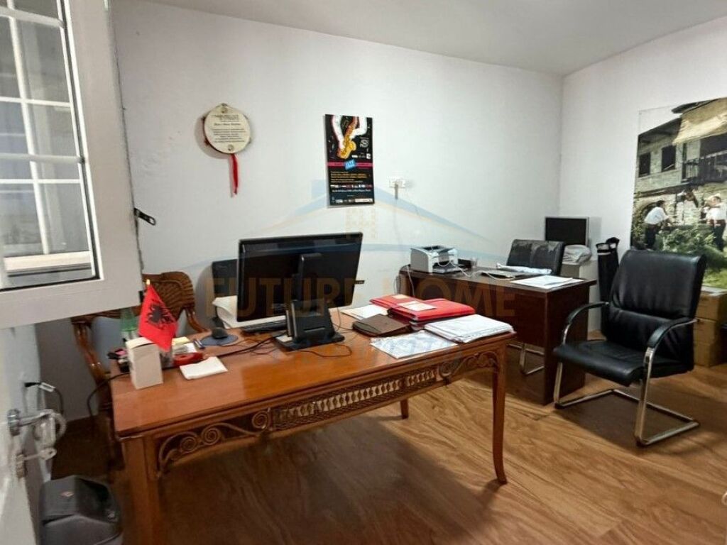 Qera, Apartament 2+1 për zyra, Qendër, Tiranë.