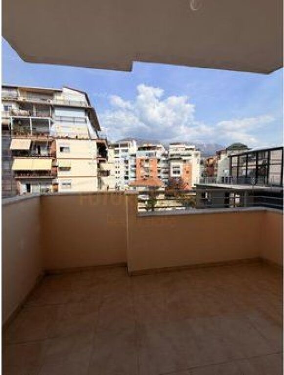 In vendita, appartamento 2+1, Fresk, Tirana.