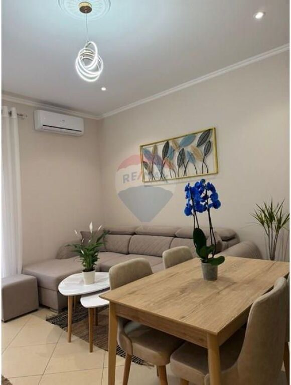 APARTAMENT 1+1 PER QIRA RRUGA KAVAJES