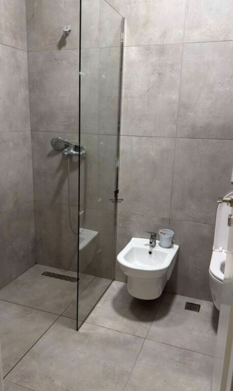 APARTAMENT ME QERA 2+1 5 MAJ 70.000 LEKE  FH-66209