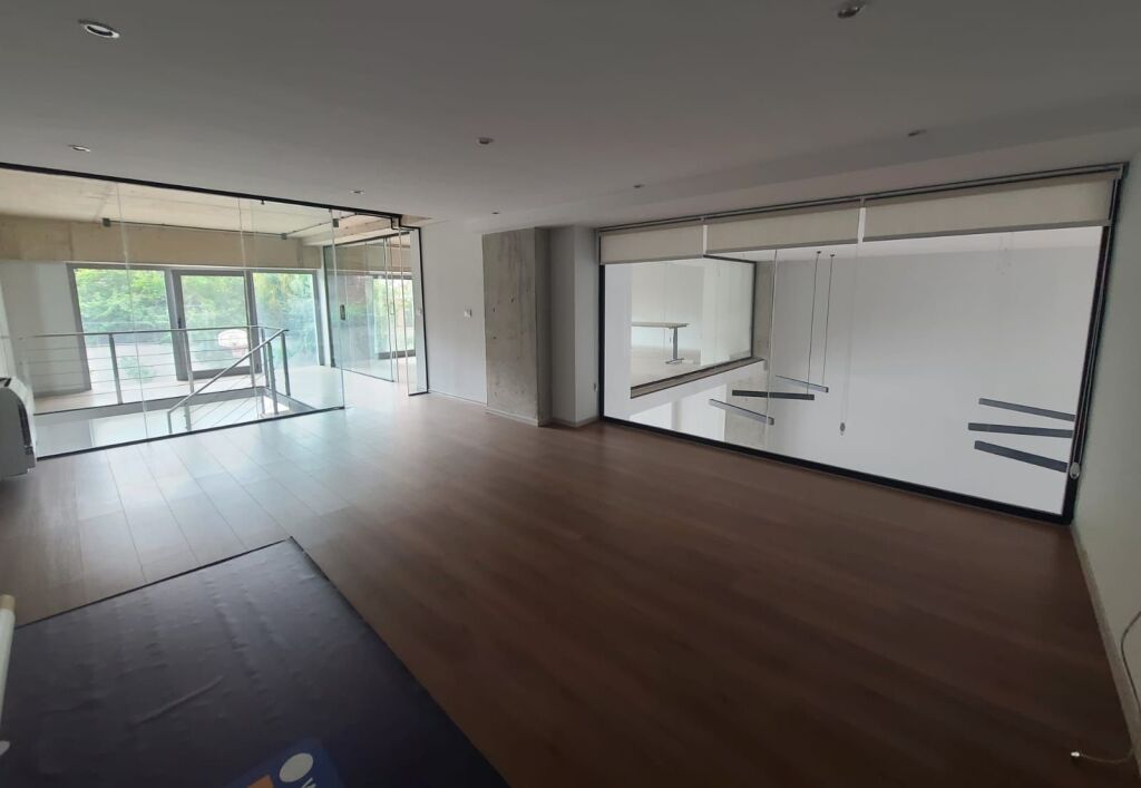 JEPET ZYRE ME QERA 220M2 QENDER