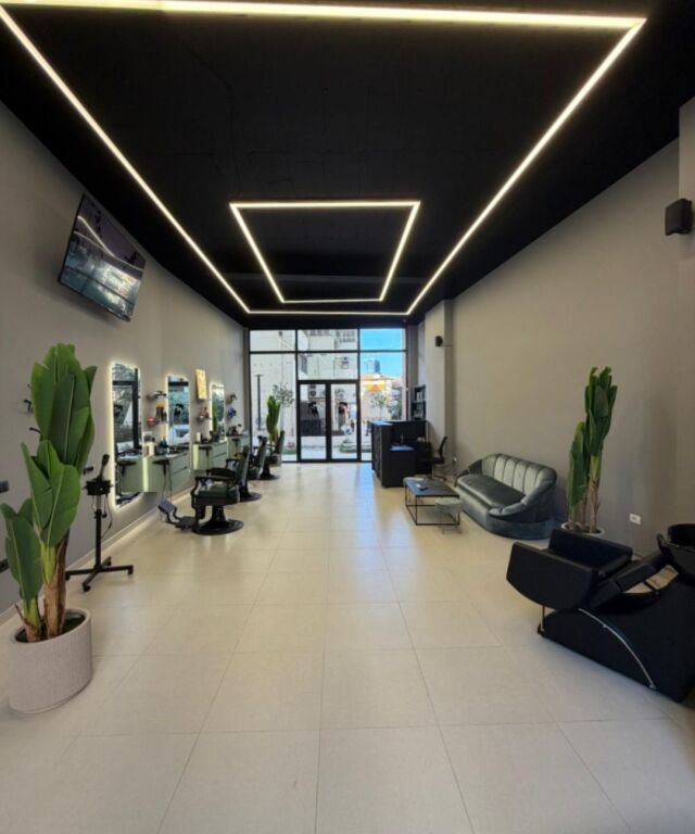 Shitet biznesi Barber Shop modern te Pazari ri