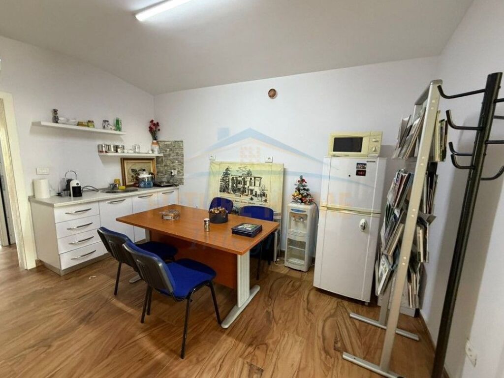 Qera, Apartament 2+1 për zyra, Qendër, Tiranë.