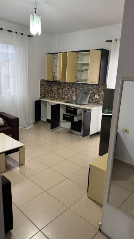 APARTAMENT ME QERA 1+1 RRUGA 5 MAJI 450 EURO FH-66179