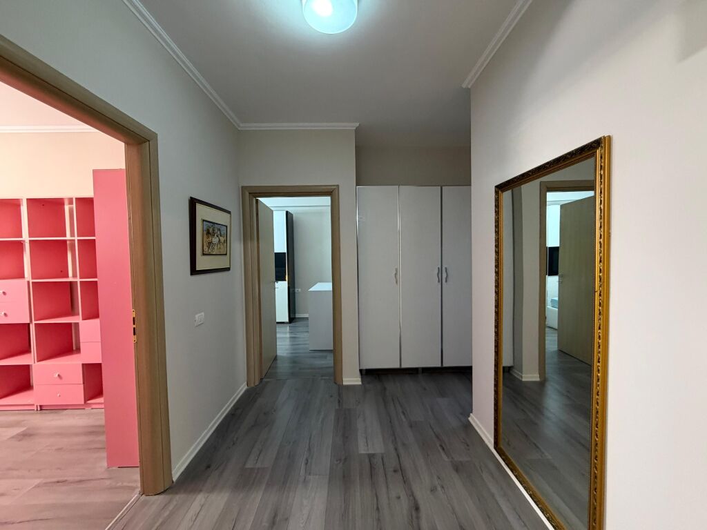 Apartament 2+1+2 per qira Rruga e Barrikadave !