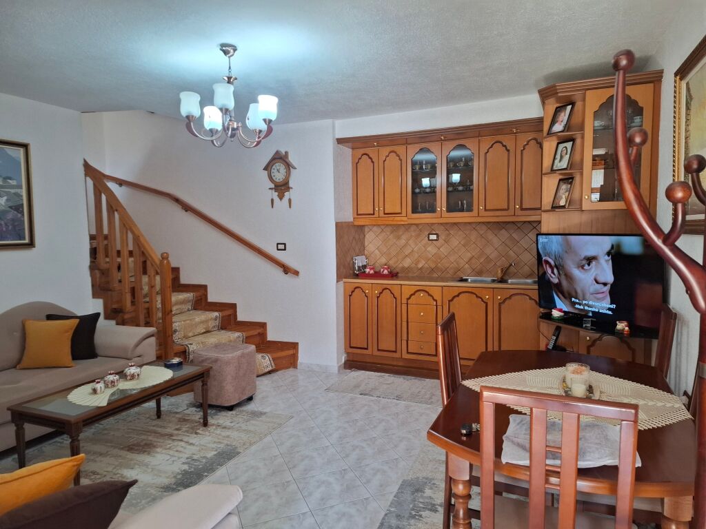 VILLA IN VENDITA  DUNAVAT  2 GJIROKASTER