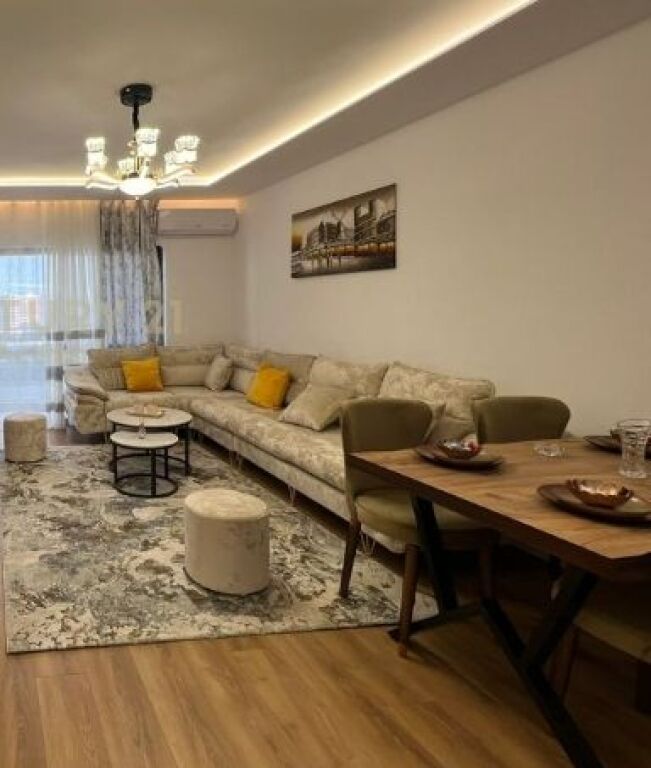 Shitet Apartament 2+1